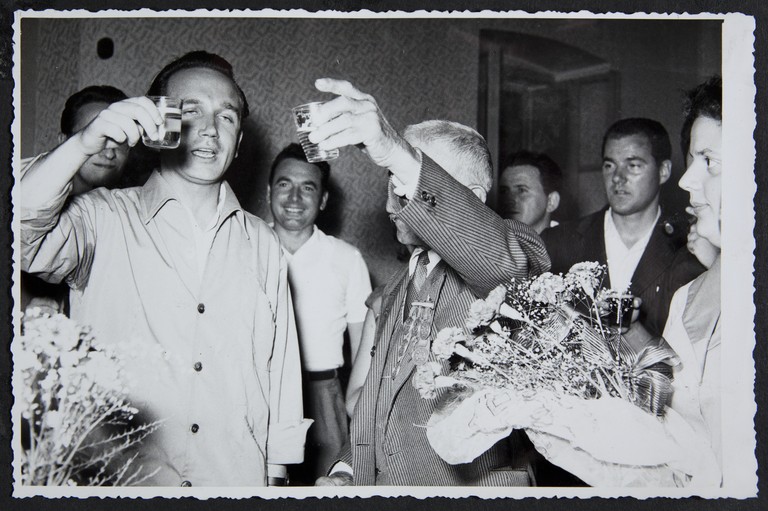 Trieste, luglio 1956, A.N.P.I. provinciale, brindisi e omaggi floreali ad Alcide Cervi